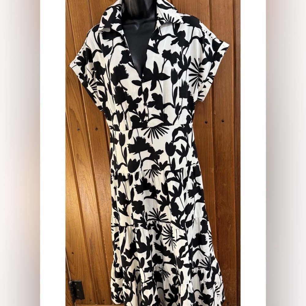 WD.NY Black White Saturated Floral Midi Dress Button Front Collared Medium